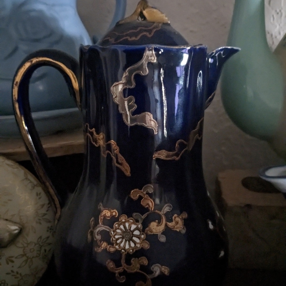 Blue tea pot
